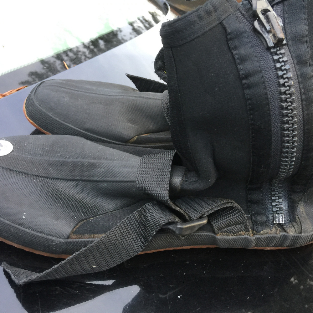 Bare Men's Black Full Zip Water Shoes Size 10